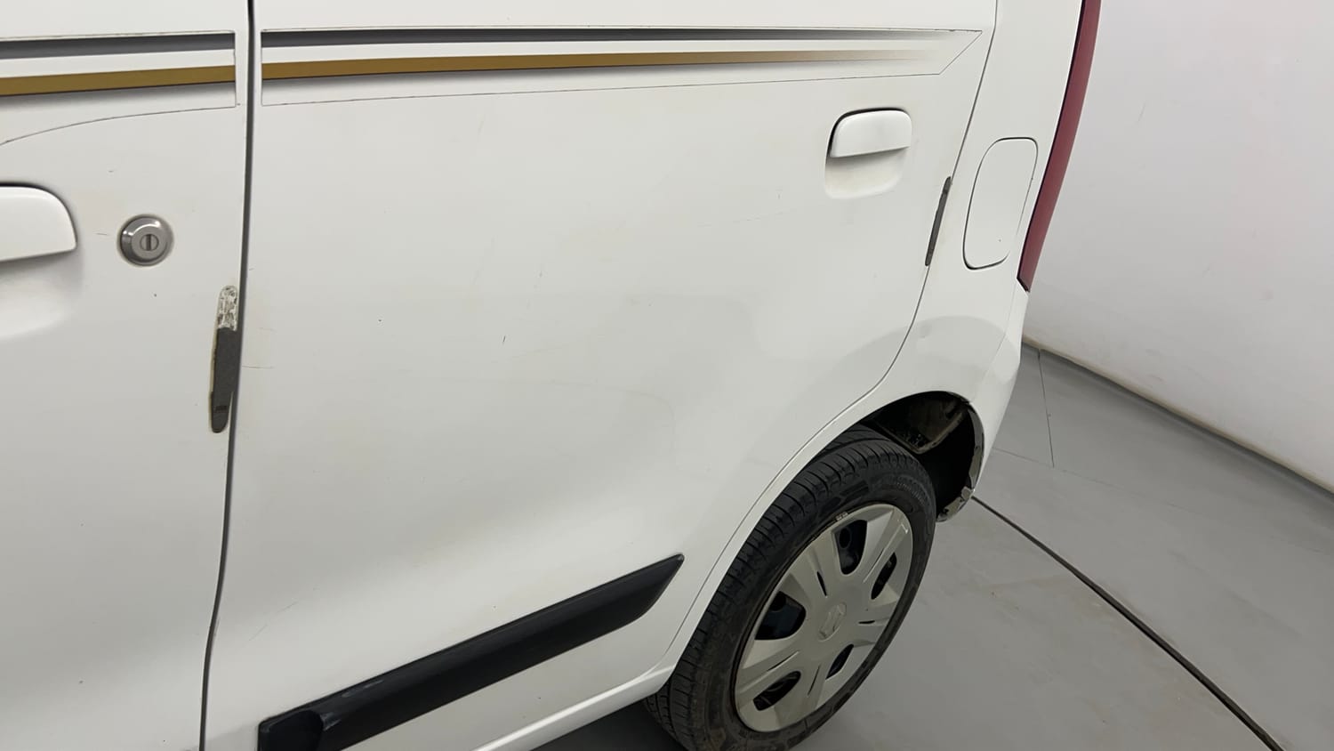 Used 2016 Maruti Suzuki Wagon R 1.0 VXI AMT Petrol Automatic dents MINOR SCRATCH