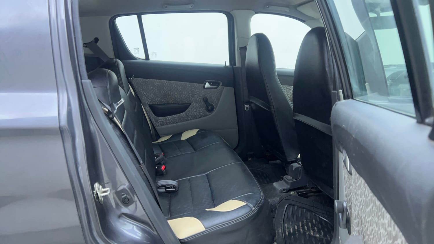 Used 2018 Maruti Suzuki Alto 800 LXi Petrol Manual interior RIGHT SIDE REAR DOOR CABIN VIEW
