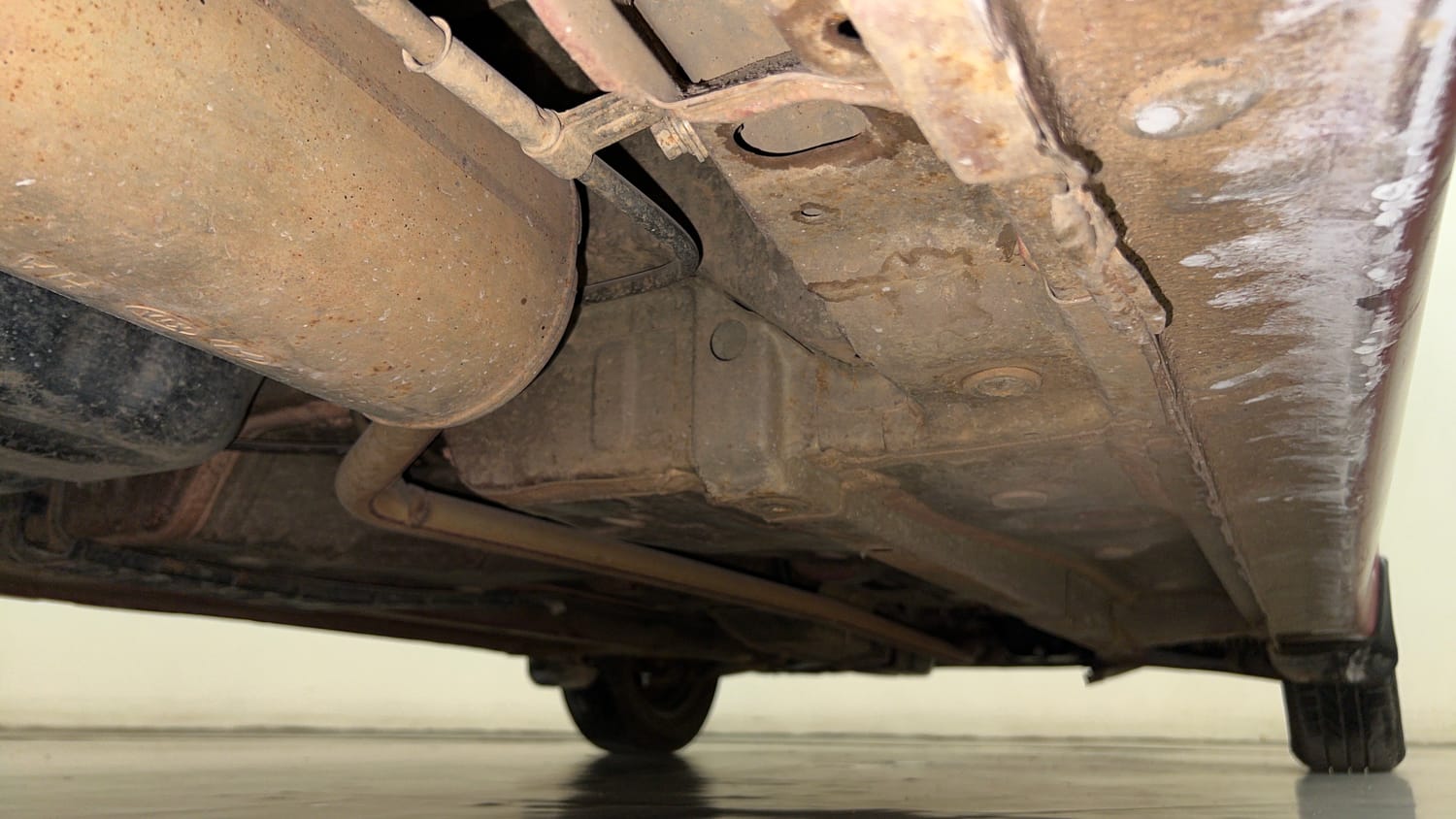 Used 2015 Hyundai Eon Magna + Petrol Manual extra REAR RIGHT UNDERBODY VIEW