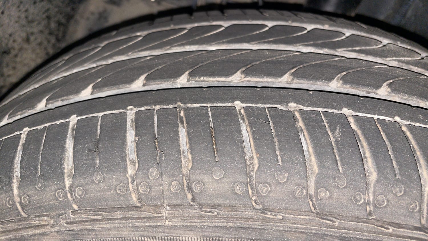 Used 2023 Tata Tigor XZ Plus Petrol Manual tyres LEFT FRONT TYRE TREAD VIEW