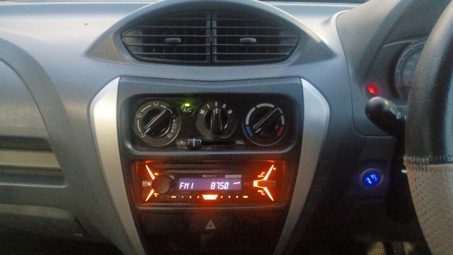 Used 2015 Maruti Suzuki Alto 800 Lxi Petrol Manual interior MUSIC SYSTEM & AC CONTROL VIEW