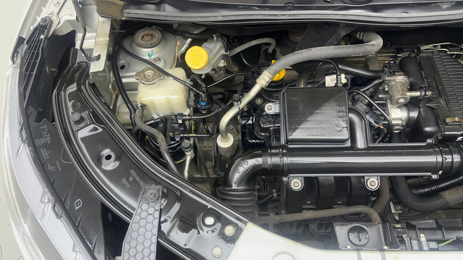 Used 2021 Nissan Magnite XE Petrol Manual engine ENGINE RIGHT SIDE VIEW