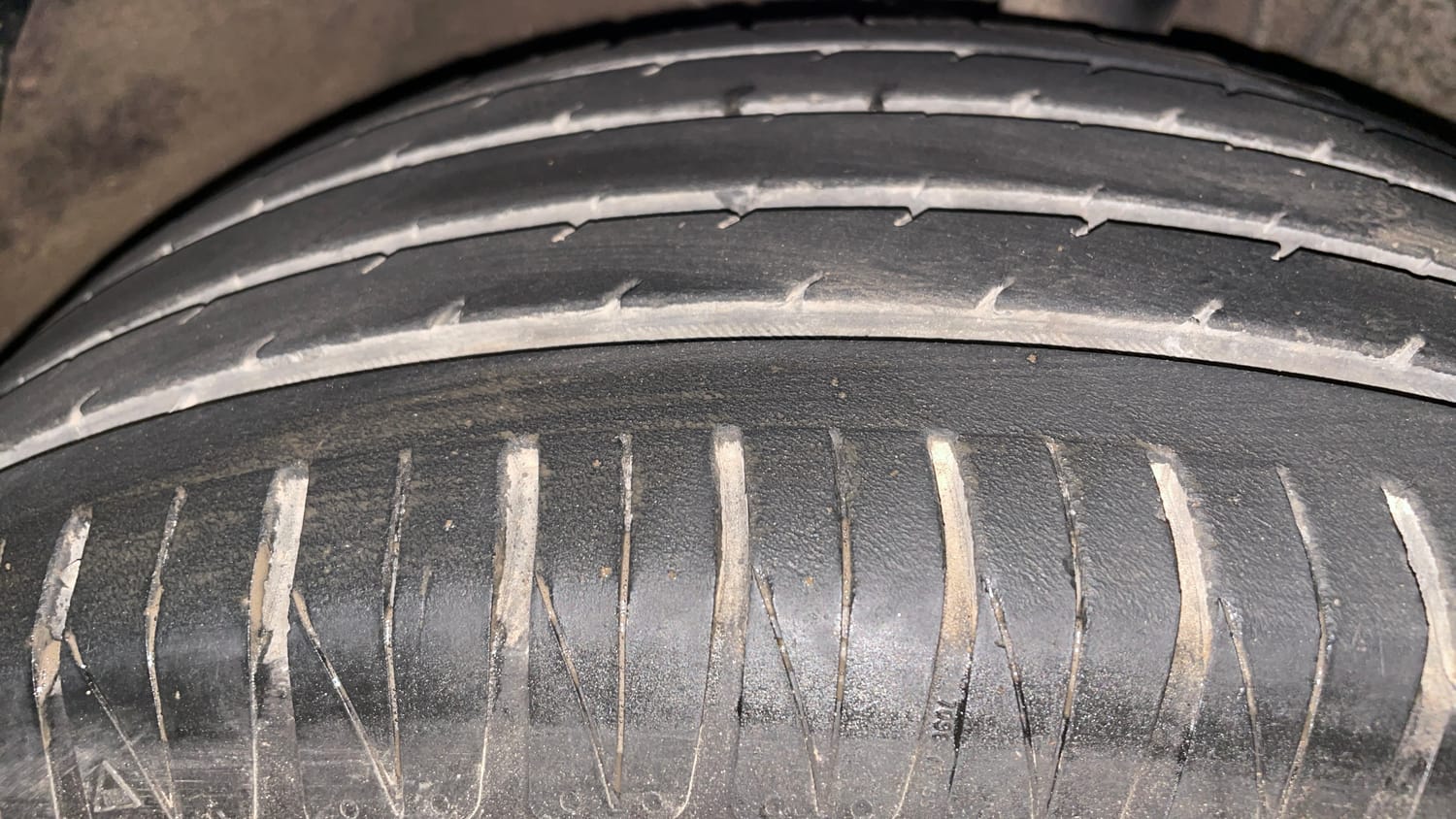 Used 2023 Kia Sonet HTX 1.0 DCT Petrol Automatic tyres RIGHT FRONT TYRE TREAD VIEW