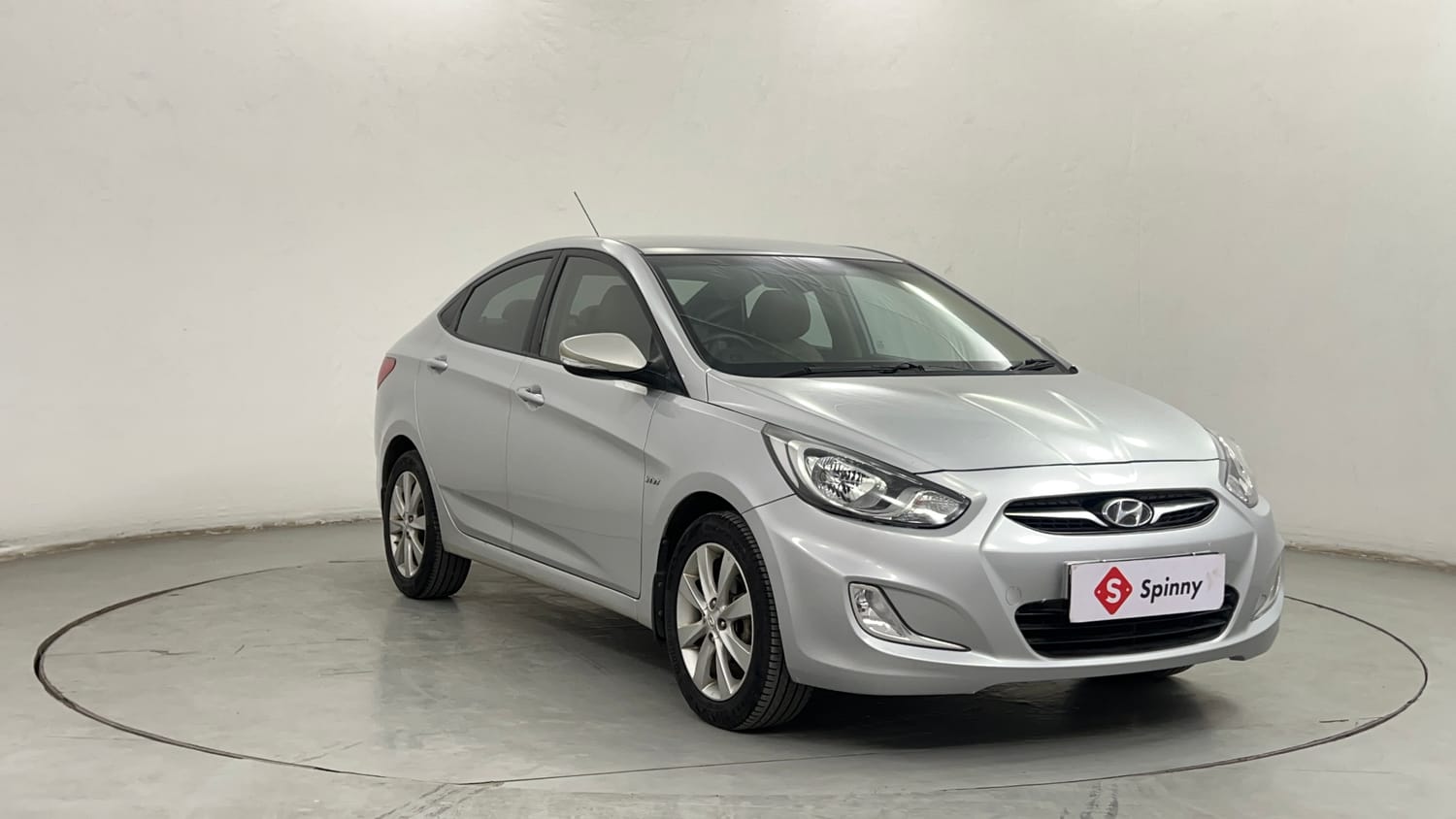 Used 2012 Hyundai Verna Fluidic 1.6 VTVT SX Petrol Manual exterior RIGHT FRONT CORNER VIEW