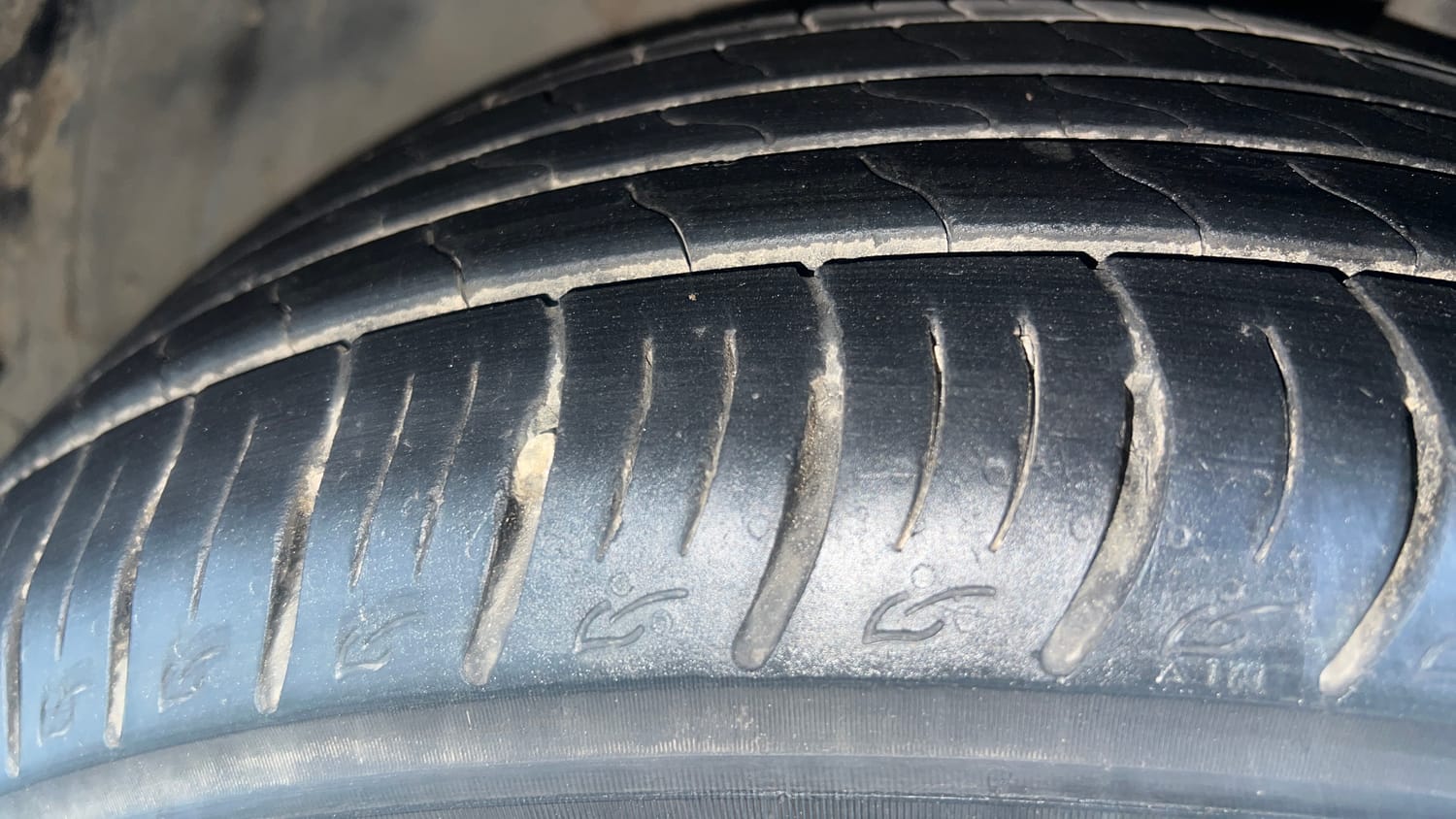 Used 2019 Kia Seltos GTX Plus 1.4 Petrol Manual tyres LEFT FRONT TYRE TREAD VIEW