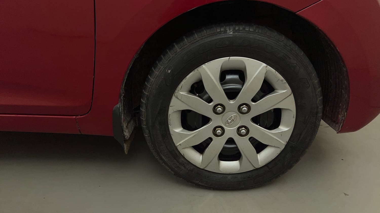Used 2015 Hyundai Eon Magna + Petrol Manual tyres RIGHT FRONT TYRE RIM VIEW