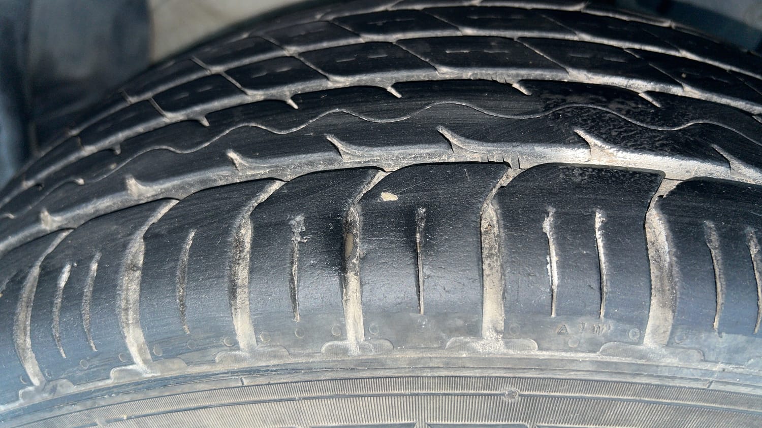 Used 2016 Ford EcoSport Titanium+ 1.0L EcoBoost Petrol Manual tyres RIGHT FRONT TYRE TREAD VIEW