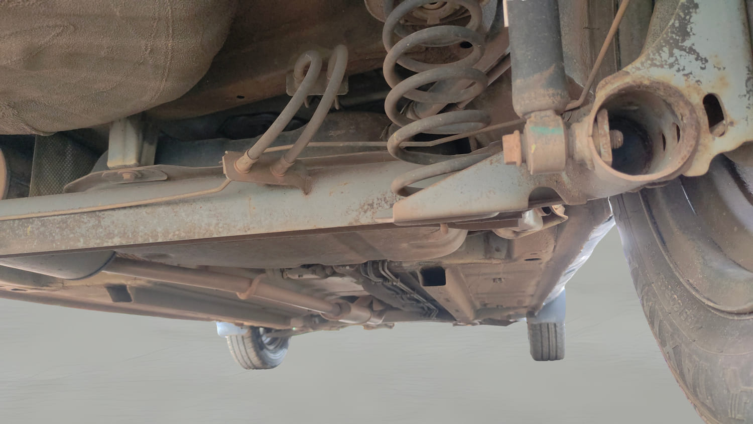 Used 2017 Renault Kwid 1.0 RXT AMT Opt Petrol Automatic extra REAR RIGHT UNDERBODY VIEW