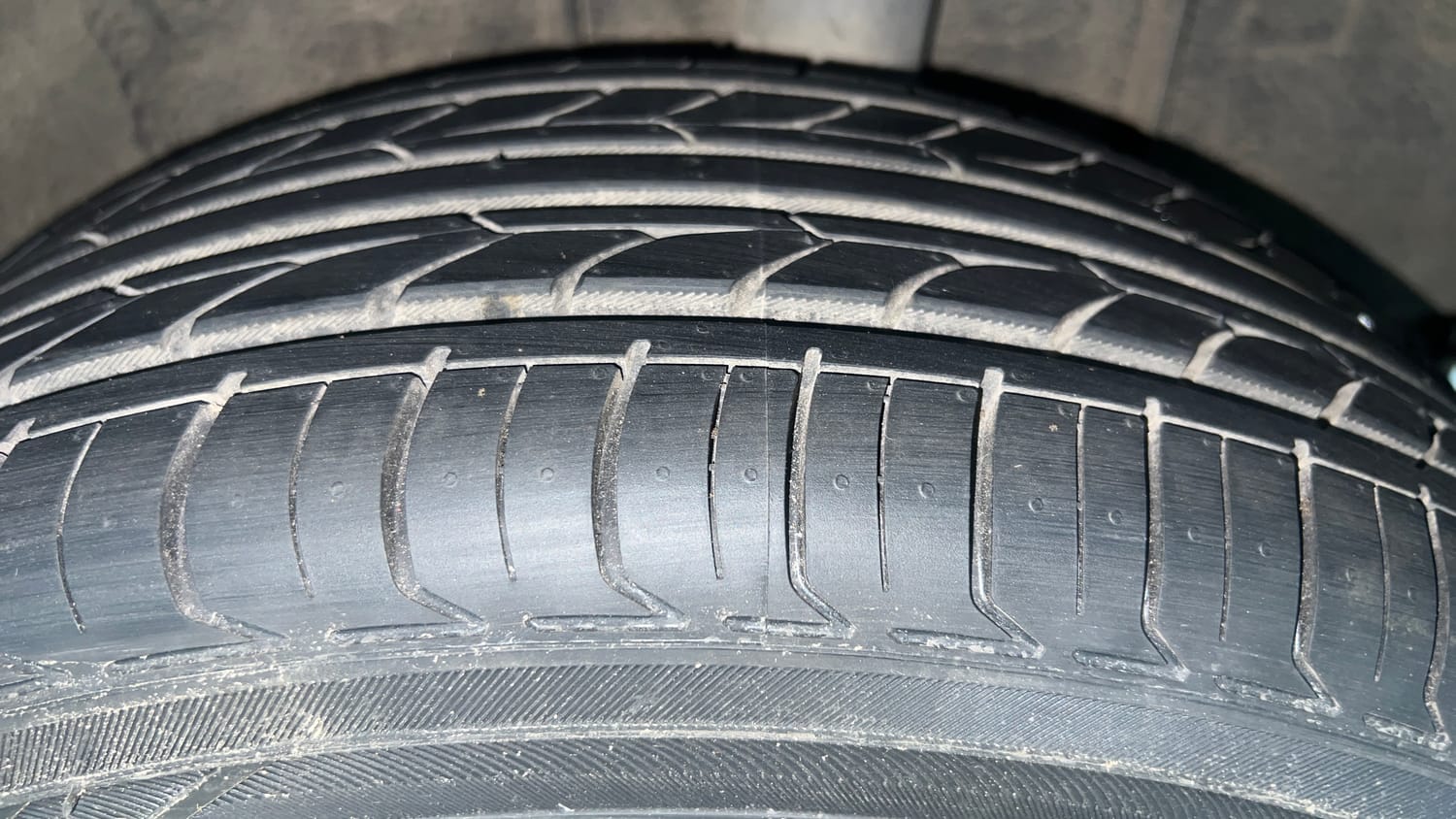 Used 2021 Nissan Magnite XE Petrol Manual tyres LEFT REAR TYRE TREAD VIEW
