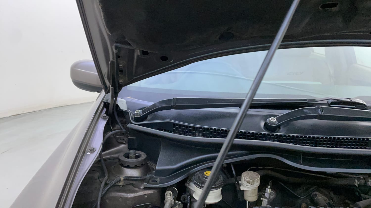 Used 2012 Honda City 1.5 S MT Petrol Manual engine ENGINE RIGHT SIDE HINGE & APRON VIEW