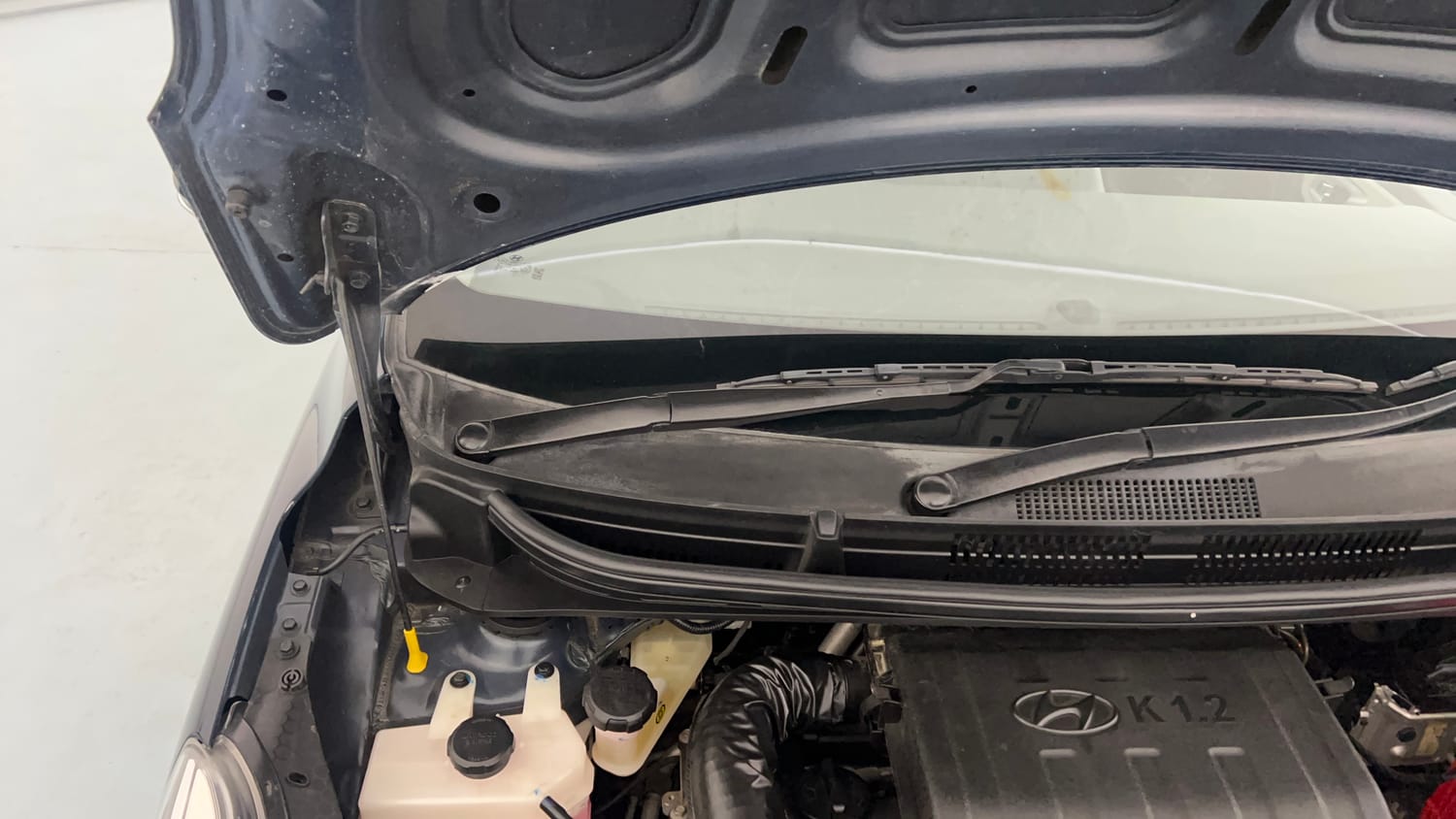Used 2022 Hyundai Grand i10 Nios Asta 1.2 Kappa VTVT Petrol Manual engine ENGINE RIGHT SIDE HINGE & APRON VIEW
