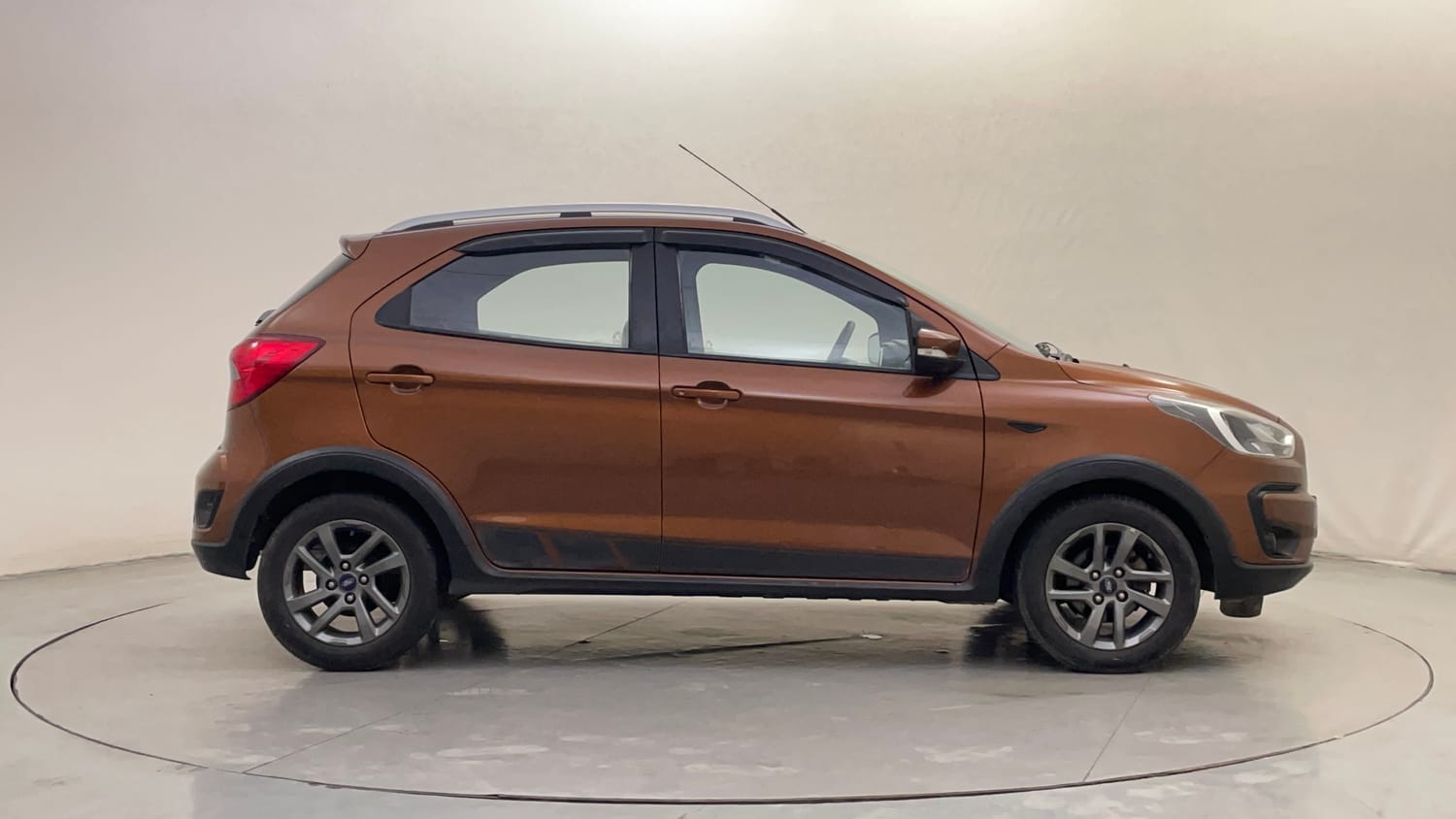 Used 2019 Ford Freestyle Titanium 1.2 Ti-VCT Petrol Manual exterior RIGHT SIDE VIEW
