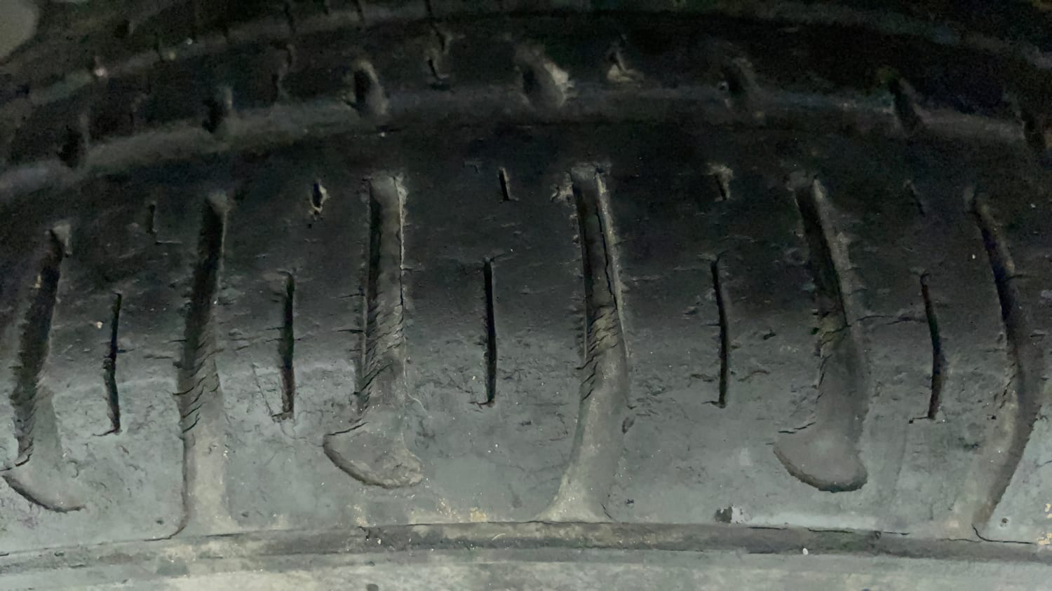 Used 2018 Hyundai Grand i10 Sportz (O) 1.2 Kappa VTVT Petrol Manual tyres LEFT FRONT TYRE TREAD VIEW