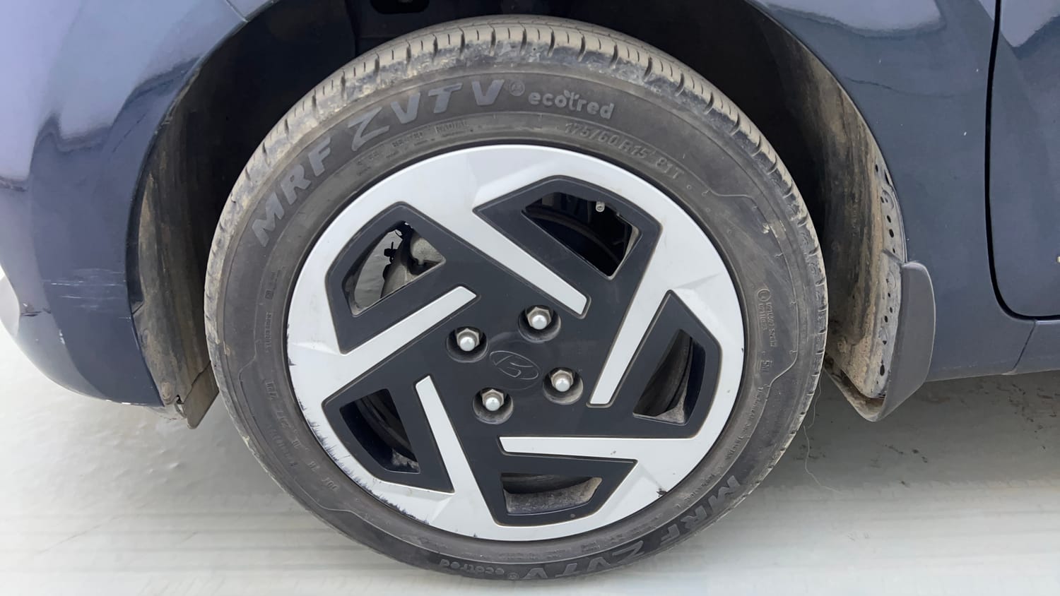 Used 2024 Hyundai Aura S 1.2 CNG Cng Manual tyres LEFT FRONT TYRE RIM VIEW