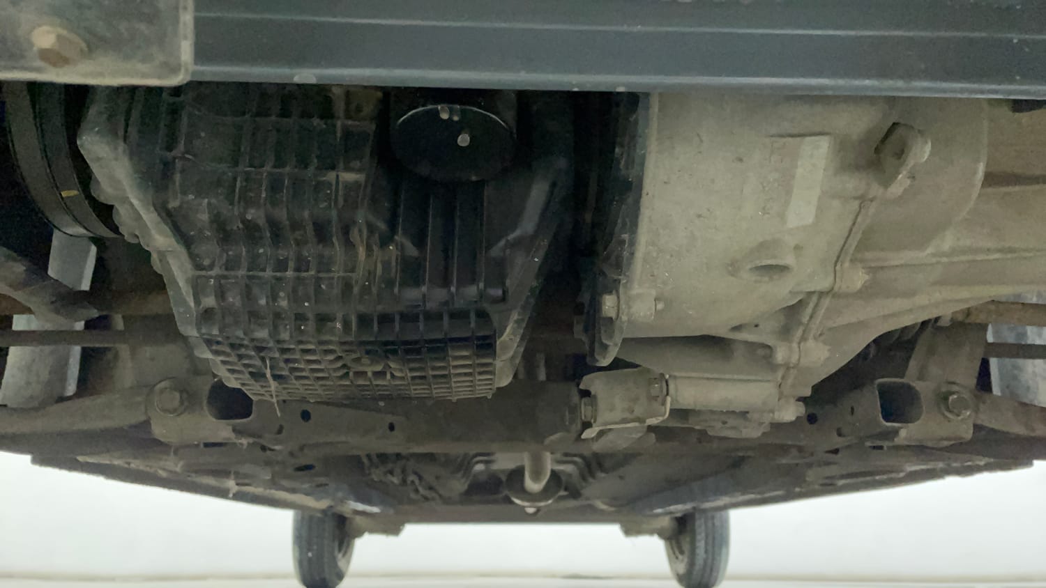 Used 2018 Renault Kwid RXT Petrol Manual extra FRONT LEFT UNDERBODY VIEW