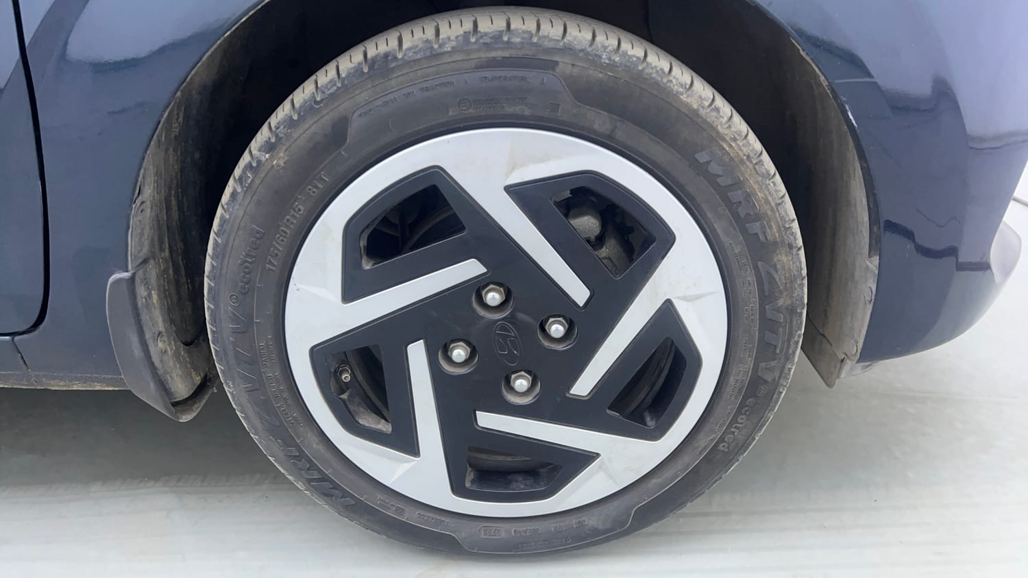 Used 2024 Hyundai Aura S 1.2 CNG Cng Manual tyres RIGHT FRONT TYRE RIM VIEW