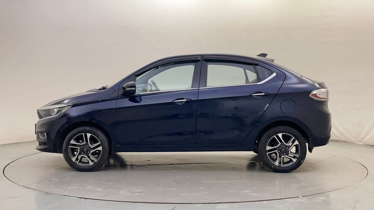 Used 2020 Tata Tigor XZ Plus Petrol Manual exterior LEFT SIDE VIEW