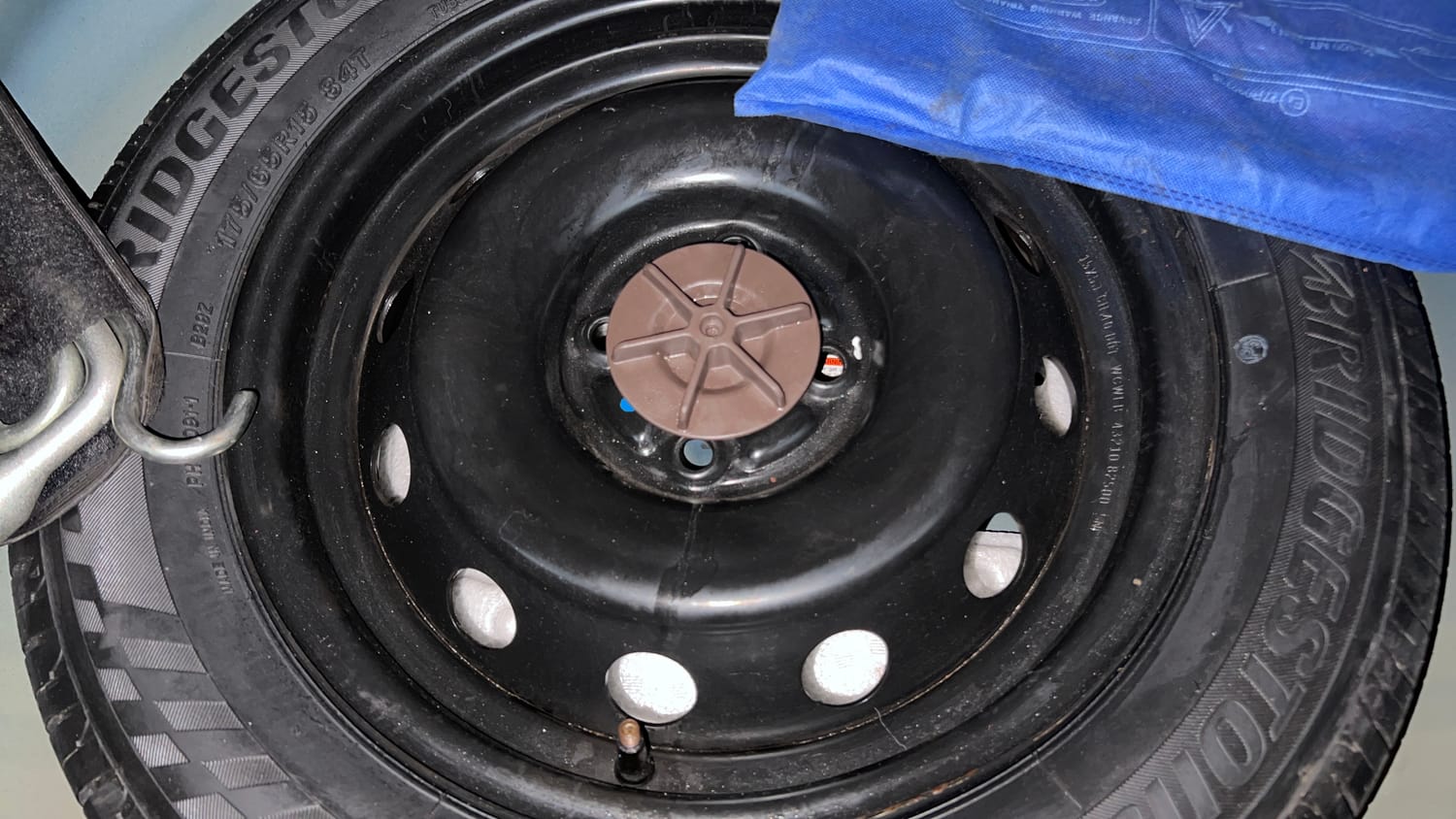 Used 2020 Maruti Suzuki Ignis Delta 1.2 AMT Petrol Automatic tyres SPARE TYRE VIEW