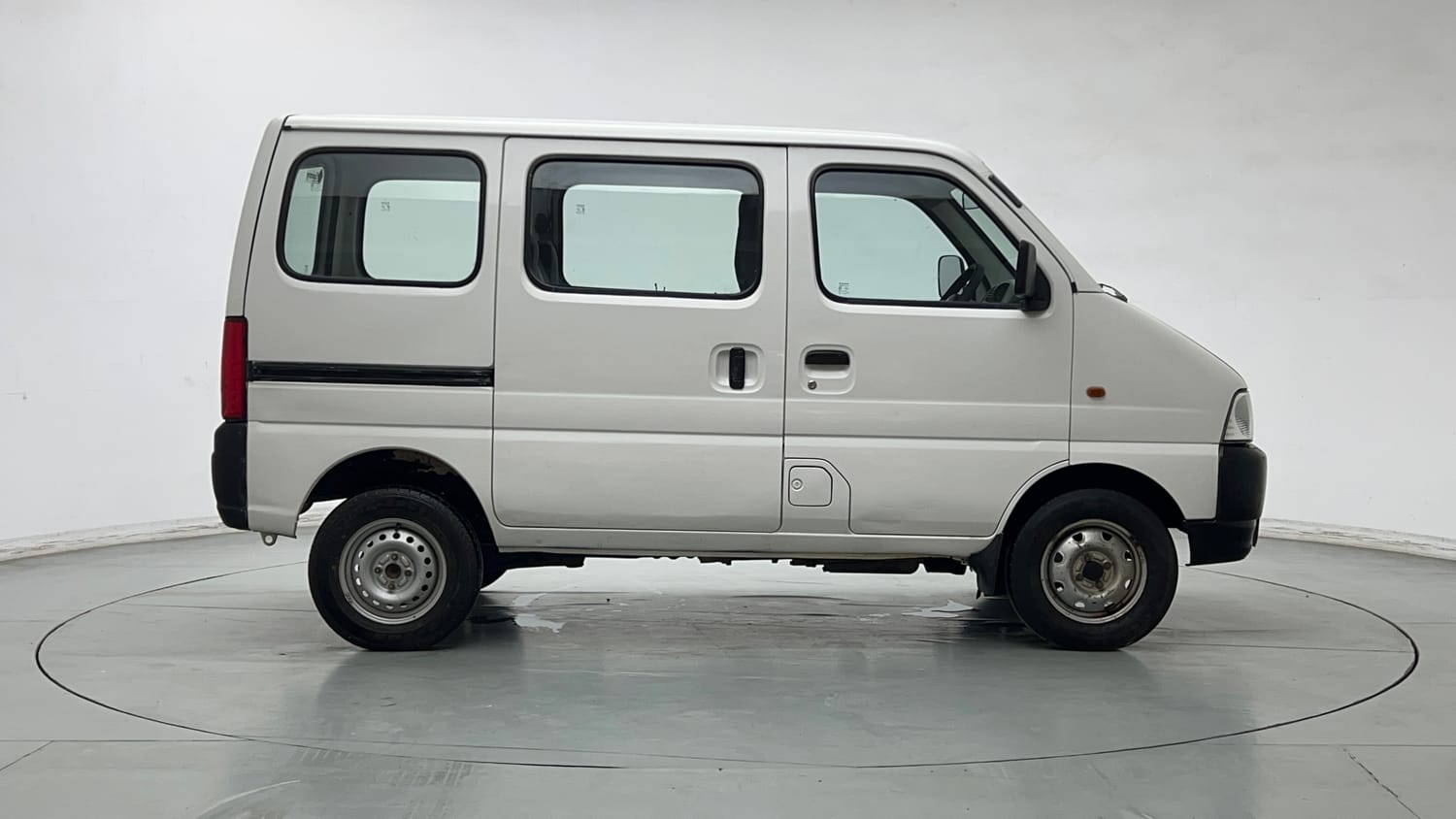 Used 2022 Maruti Suzuki Eeco 5 STR AC (O) Petrol Manual exterior RIGHT SIDE VIEW