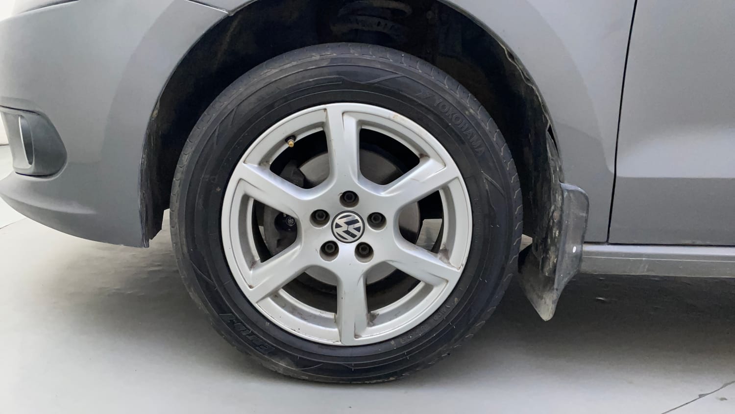 Used 2014 Volkswagen Vento Highline Petrol Petrol Manual tyres LEFT FRONT TYRE RIM VIEW