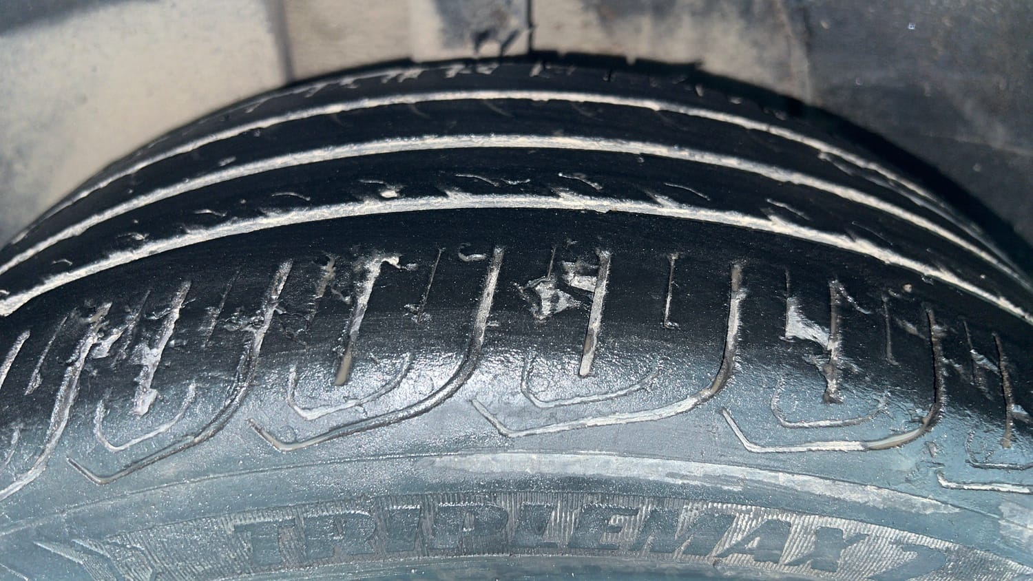 Used 2022 Tata Altroz XZA Petrol Petrol Automatic tyres RIGHT REAR TYRE TREAD VIEW