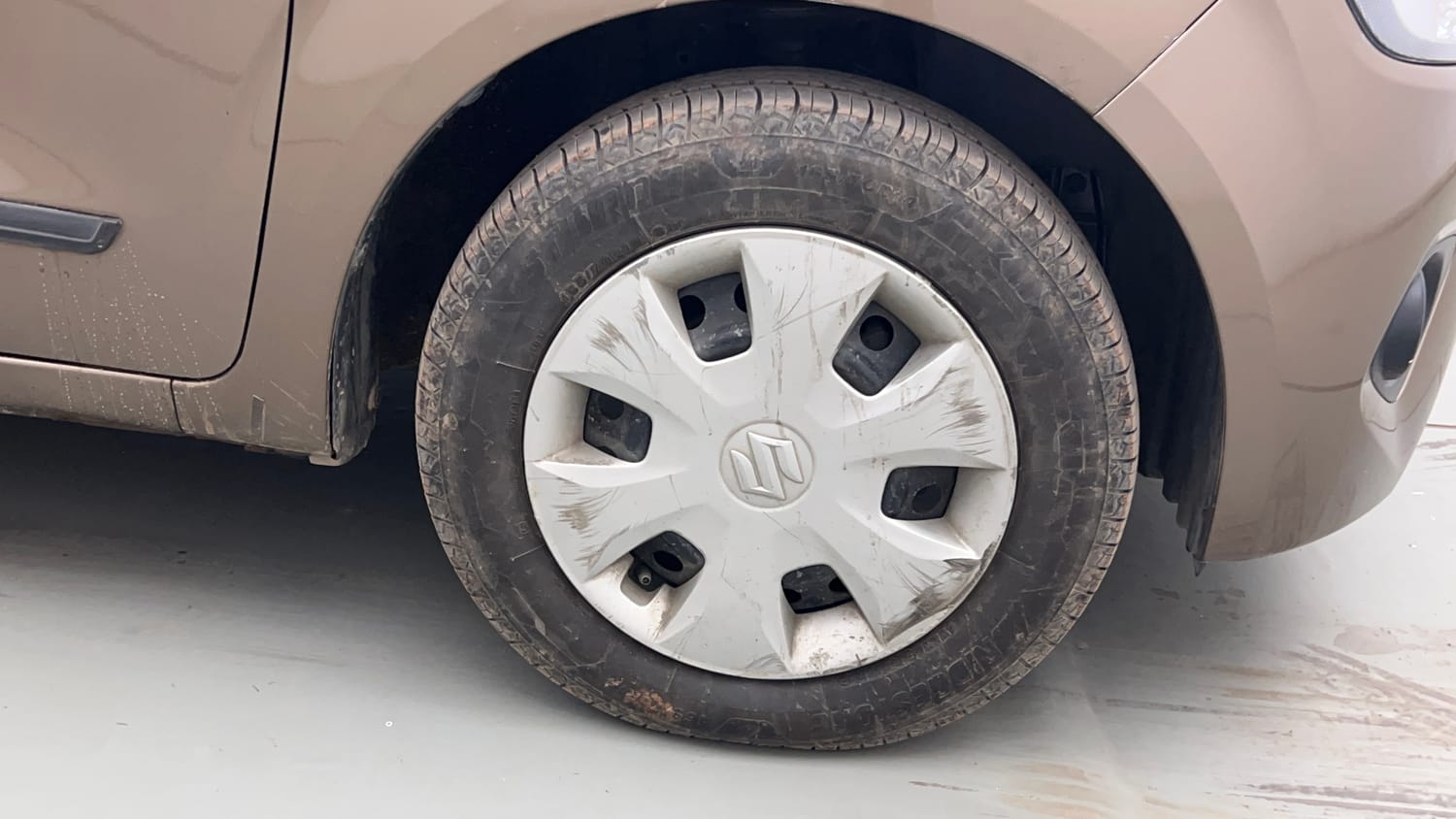 Used 2019 Maruti Suzuki Wagon R VXi 1.2 AMT Petrol Automatic tyres RIGHT FRONT TYRE RIM VIEW