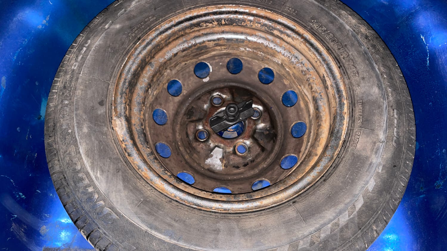 Used 2012 Hyundai Eon Era Petrol Manual tyres SPARE TYRE VIEW