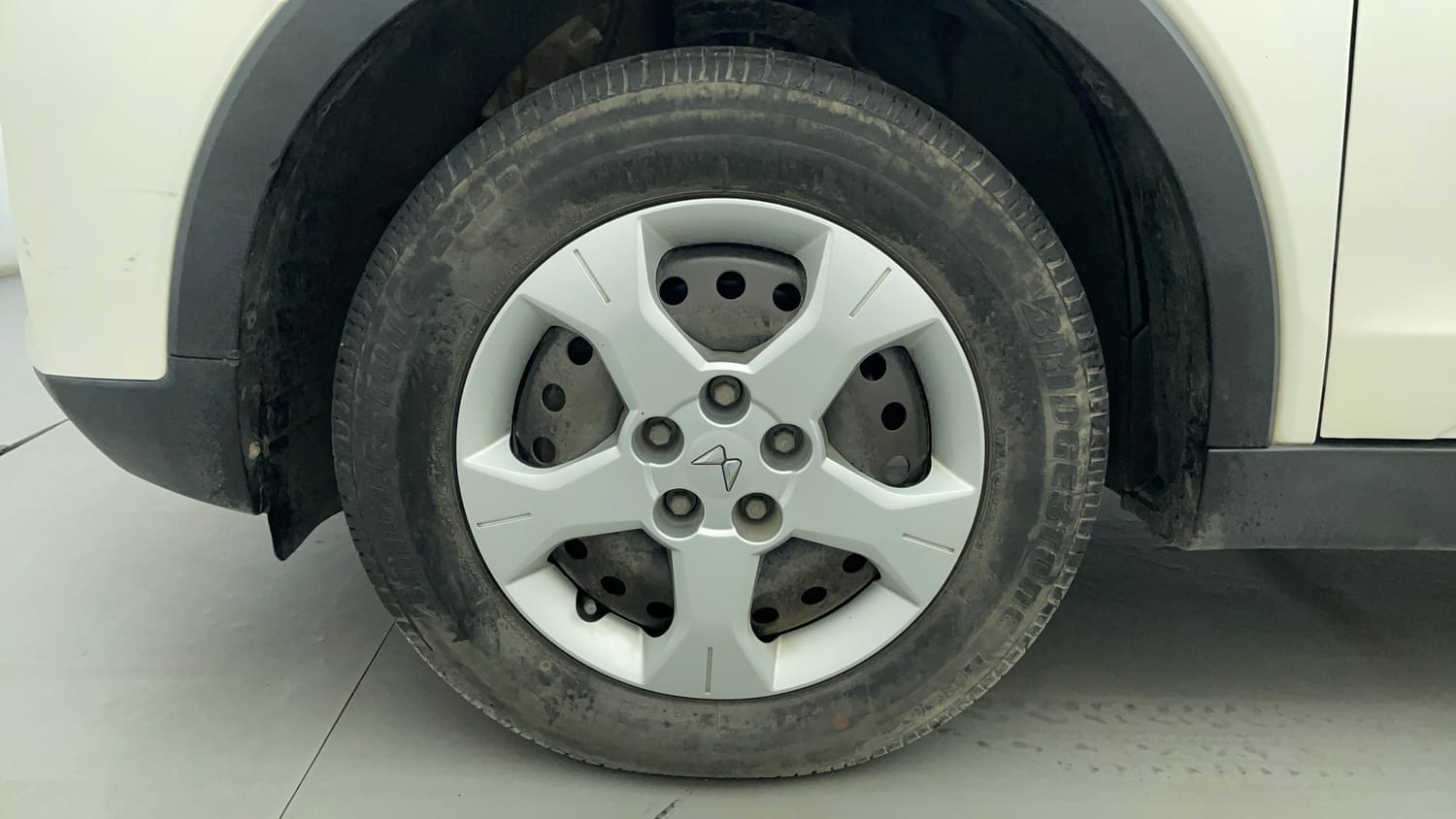 Used 2023 Mahindra XUV 300 W6 1.2 Petrol AMT Petrol Automatic tyres LEFT FRONT TYRE RIM VIEW