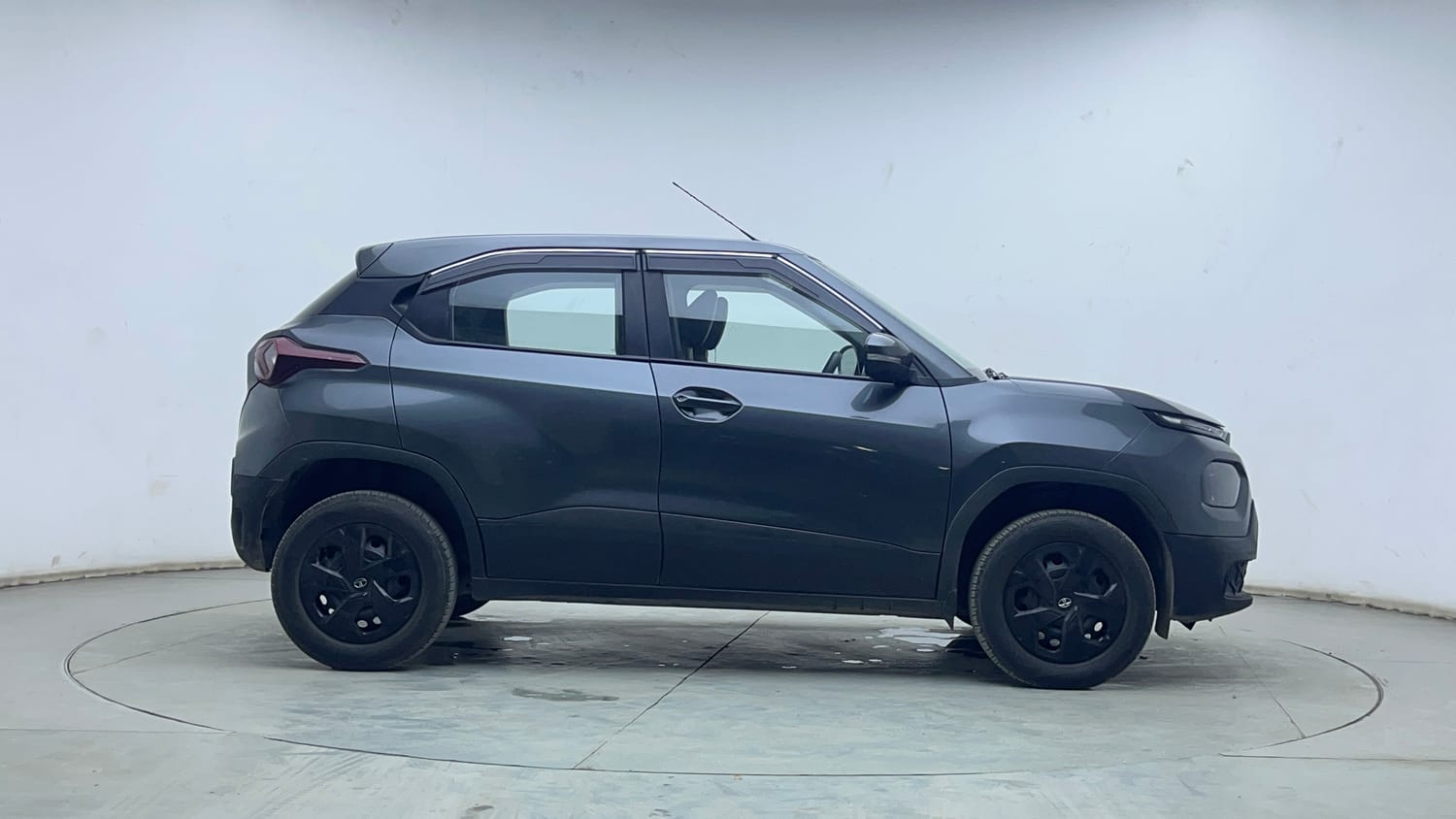 Used 2023 Tata Punch Adventure AMT Petrol Automatic exterior RIGHT SIDE VIEW