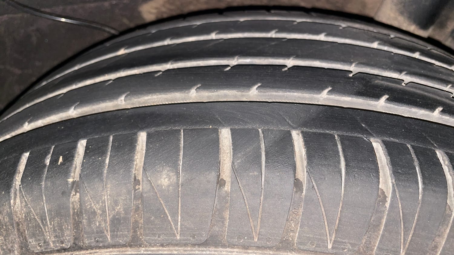 Used 2023 Kia Sonet HTX 1.0 DCT Petrol Automatic tyres LEFT REAR TYRE TREAD VIEW