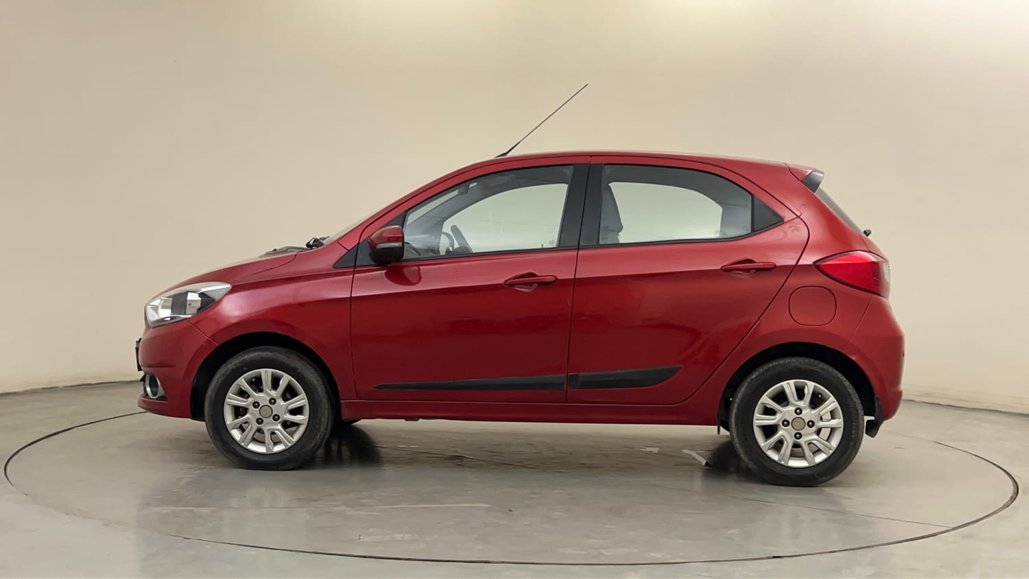 Used 2018 Tata Tiago Revotron XZA Petrol Automatic exterior LEFT SIDE VIEW