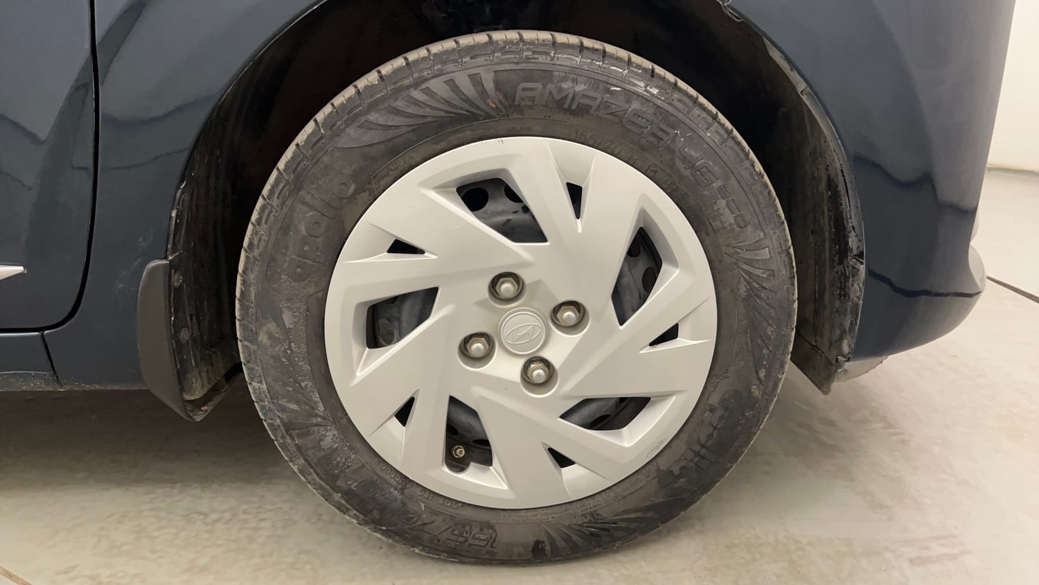 Used 2023 Hyundai Grand i10 Nios Magna 1.2 Kappa VTVT Petrol Manual tyres RIGHT FRONT TYRE RIM VIEW