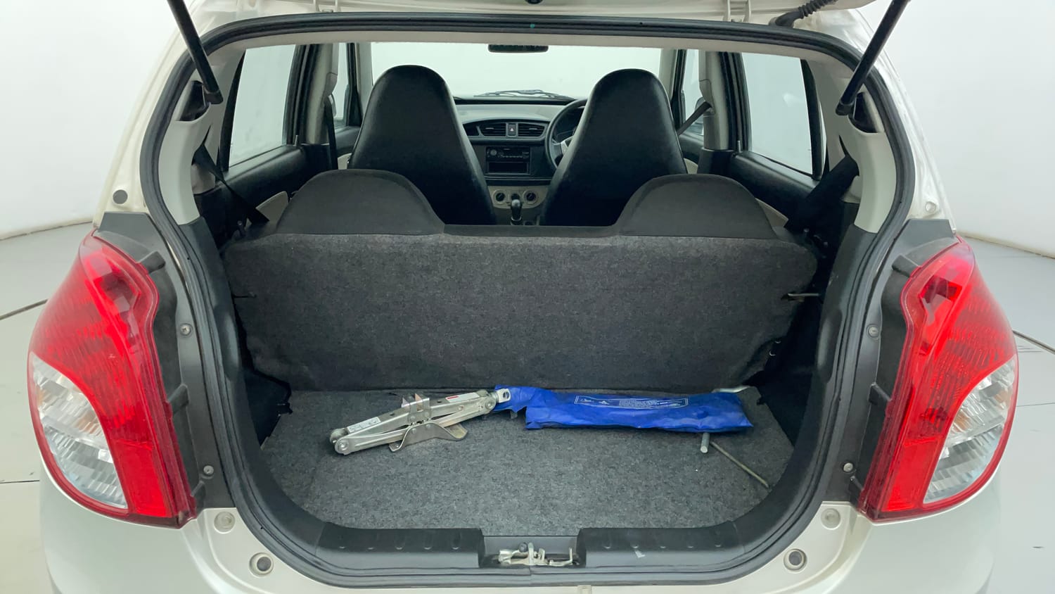 Used 2019 Maruti Suzuki Alto 800 LXi Petrol Manual interior DICKY INSIDE VIEW