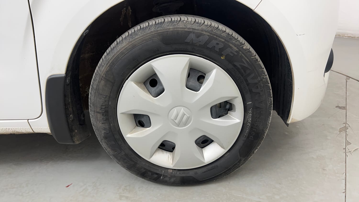Used 2024 Maruti Suzuki Wagon R VXI 1.0 AGS Petrol Automatic tyres RIGHT FRONT TYRE RIM VIEW