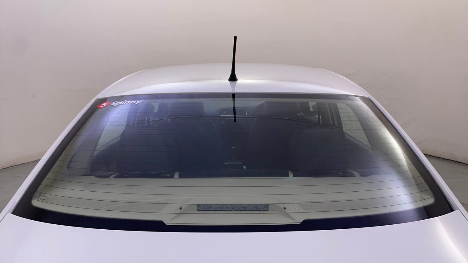 Used 2019 Skoda Rapid Ambition 1.6 MPI AT Petrol Automatic top_features Rear defogger