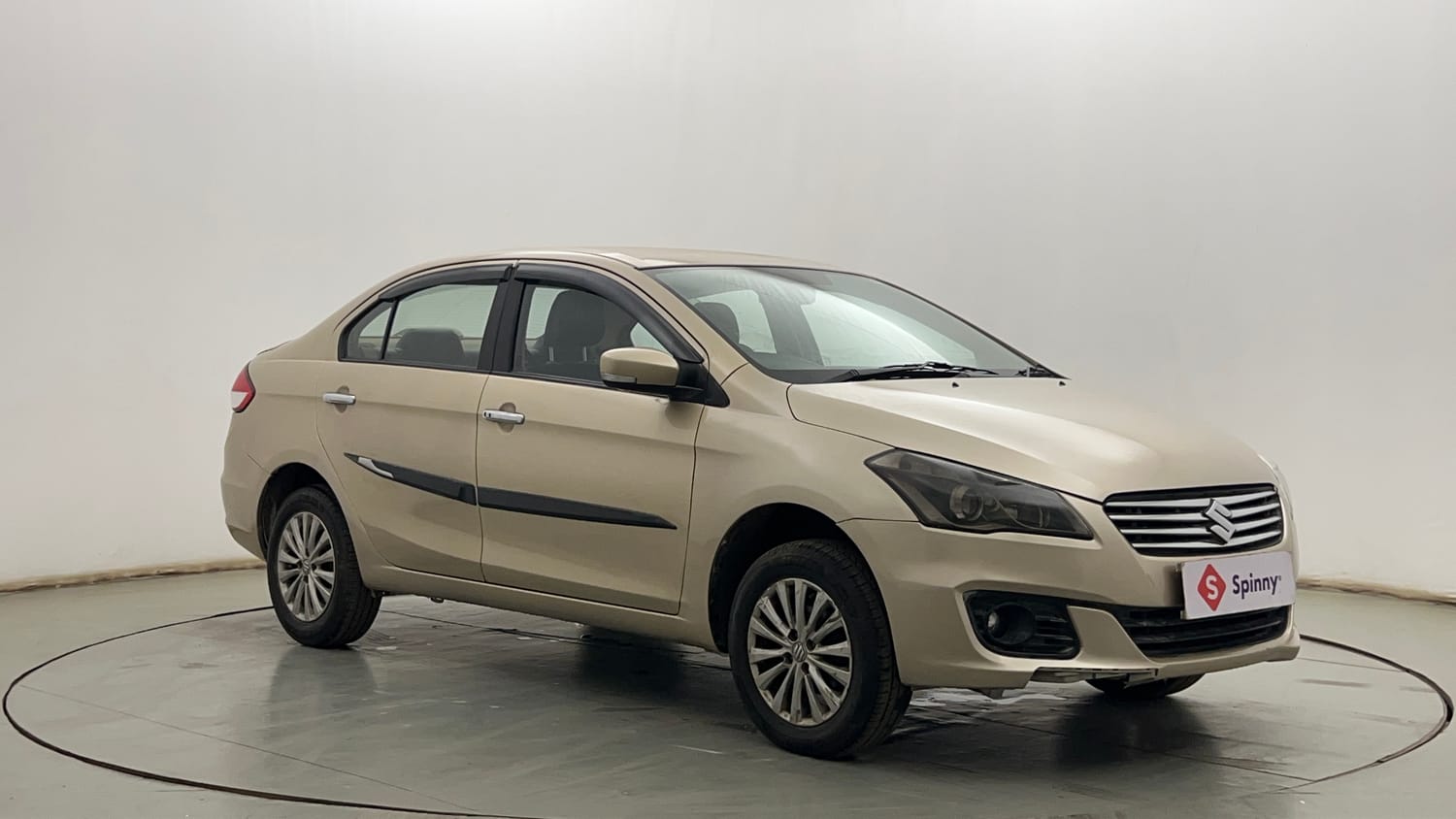 Used 2016 Maruti Suzuki Ciaz ZXi  AT Petrol Automatic exterior RIGHT FRONT CORNER VIEW