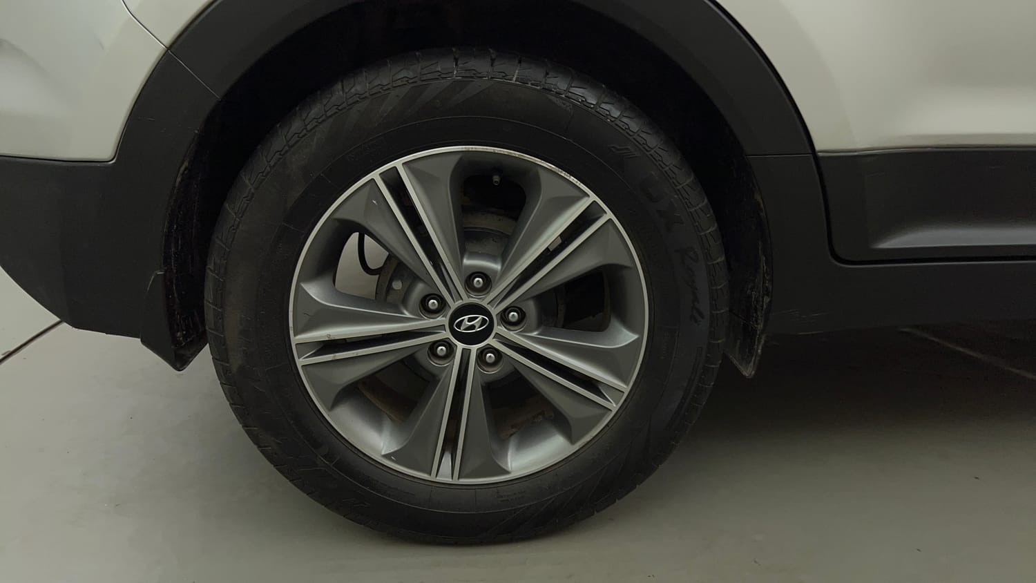 Used 2017 Hyundai Creta 1.6 SX Plus AT Diesel Automatic tyres RIGHT REAR TYRE RIM VIEW