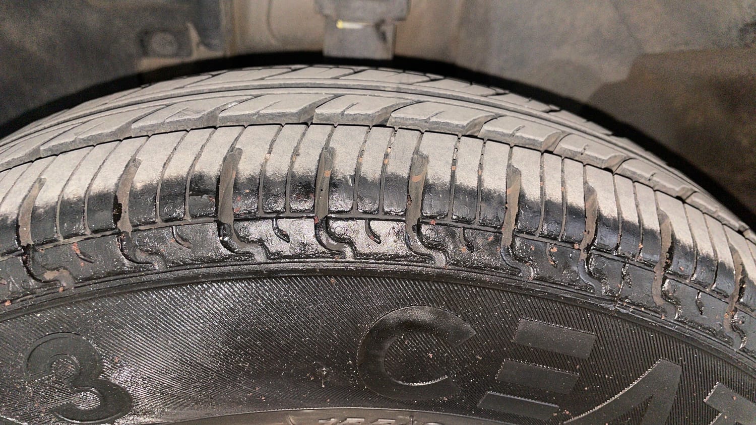 Used 2016 Renault Kwid RXT Petrol Manual tyres LEFT FRONT TYRE TREAD VIEW