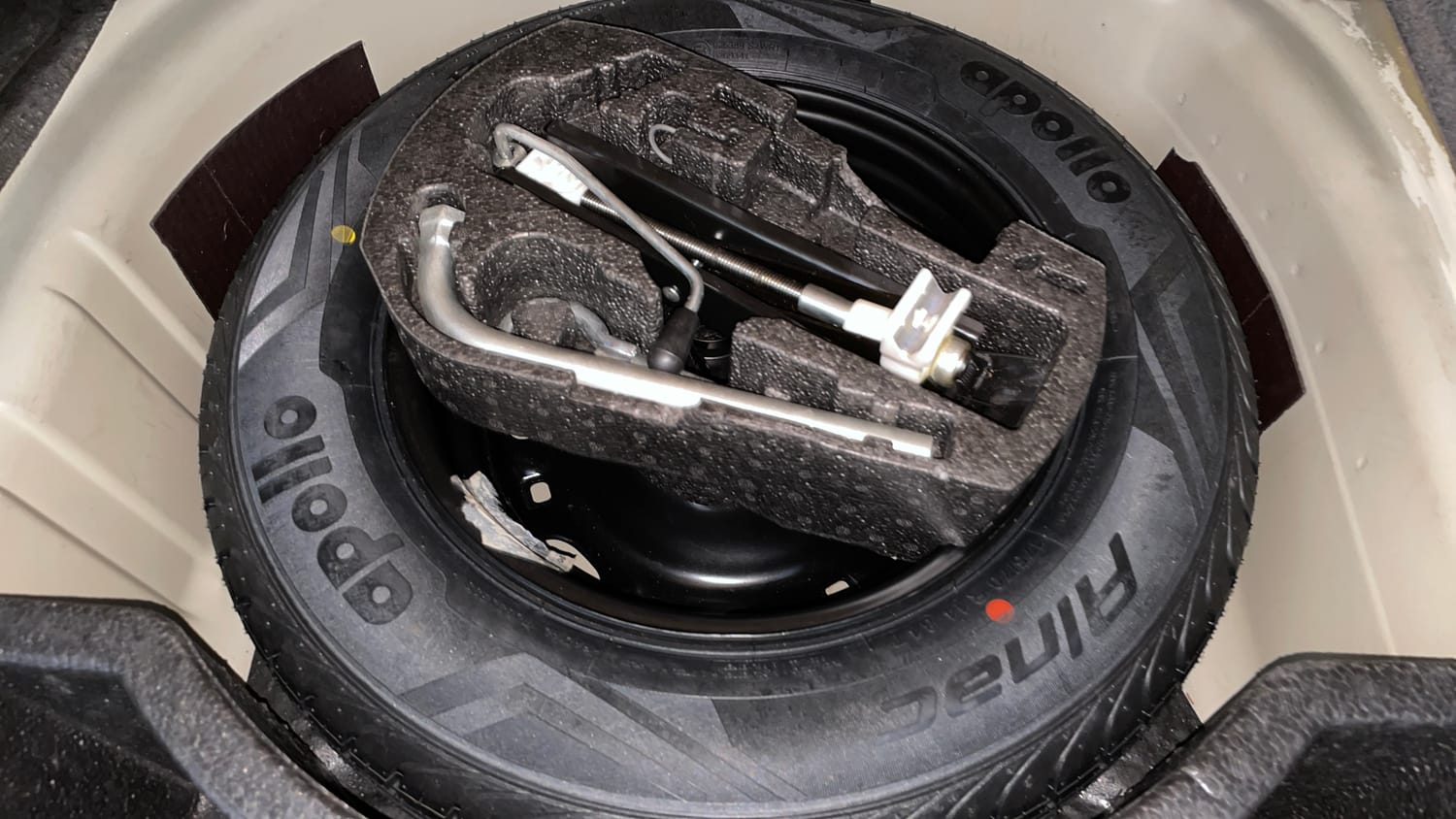 Used 2014 Volkswagen Vento Highline Petrol Petrol Manual tyres SPARE TYRE VIEW