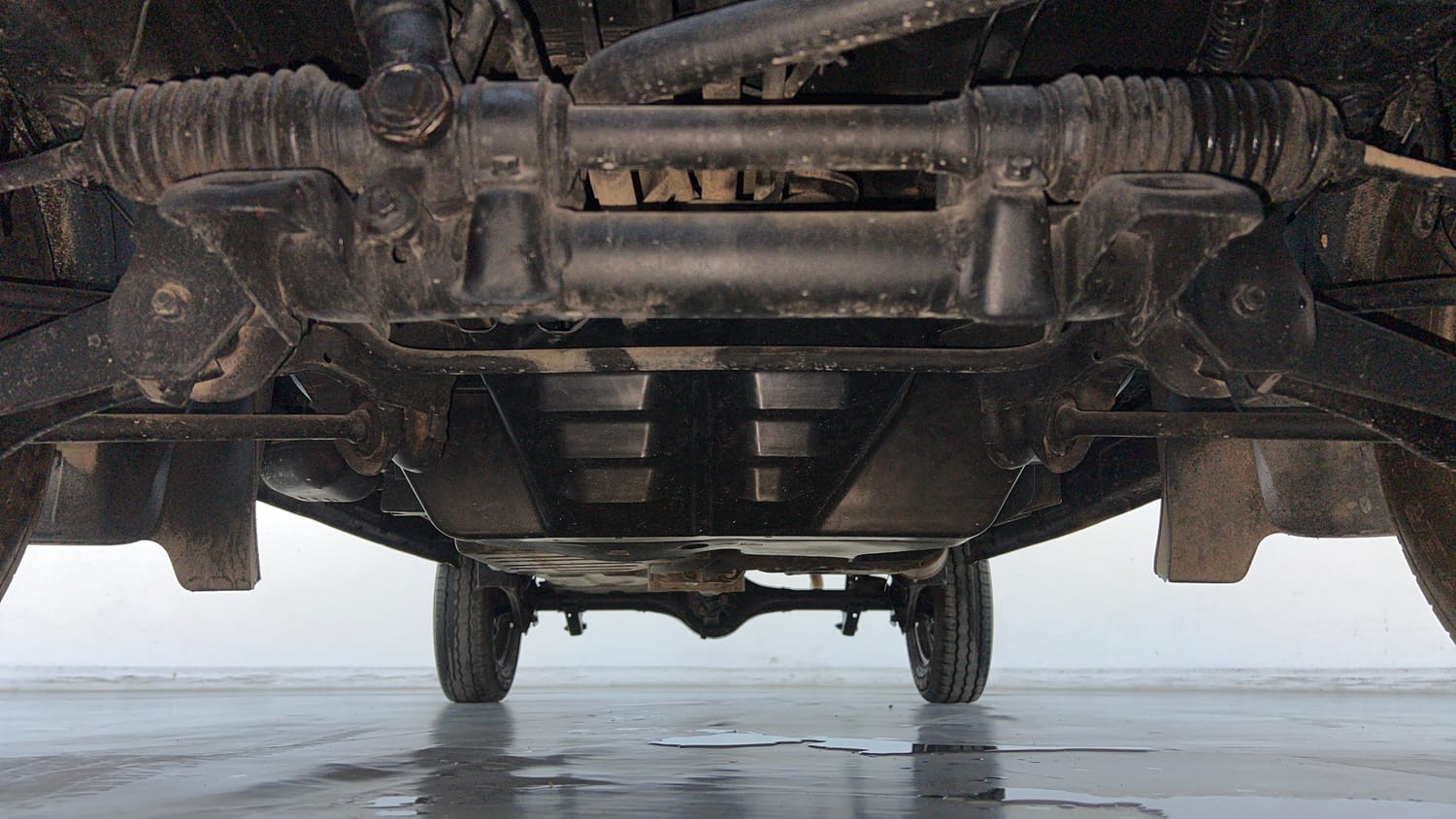 Used 2022 Maruti Suzuki Eeco 5 STR AC (O) Petrol Manual extra FRONT LEFT UNDERBODY VIEW