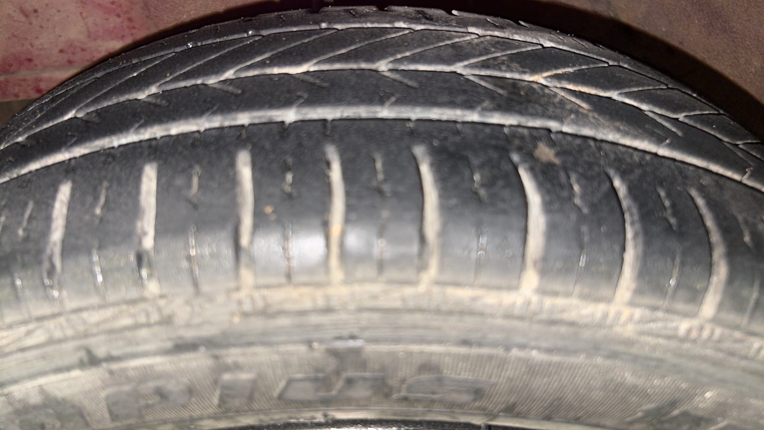Used 2015 Hyundai Eon Magna + Petrol Manual tyres LEFT FRONT TYRE TREAD VIEW