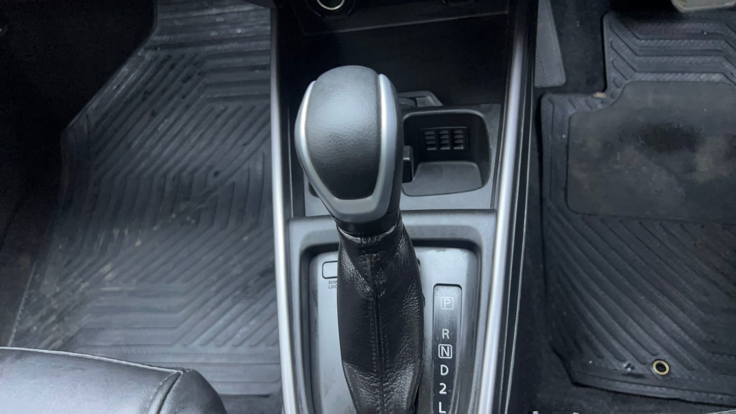 Used 2022 Maruti Suzuki XL6 Zeta AT Petrol Petrol Automatic interior GEAR  KNOB VIEW
