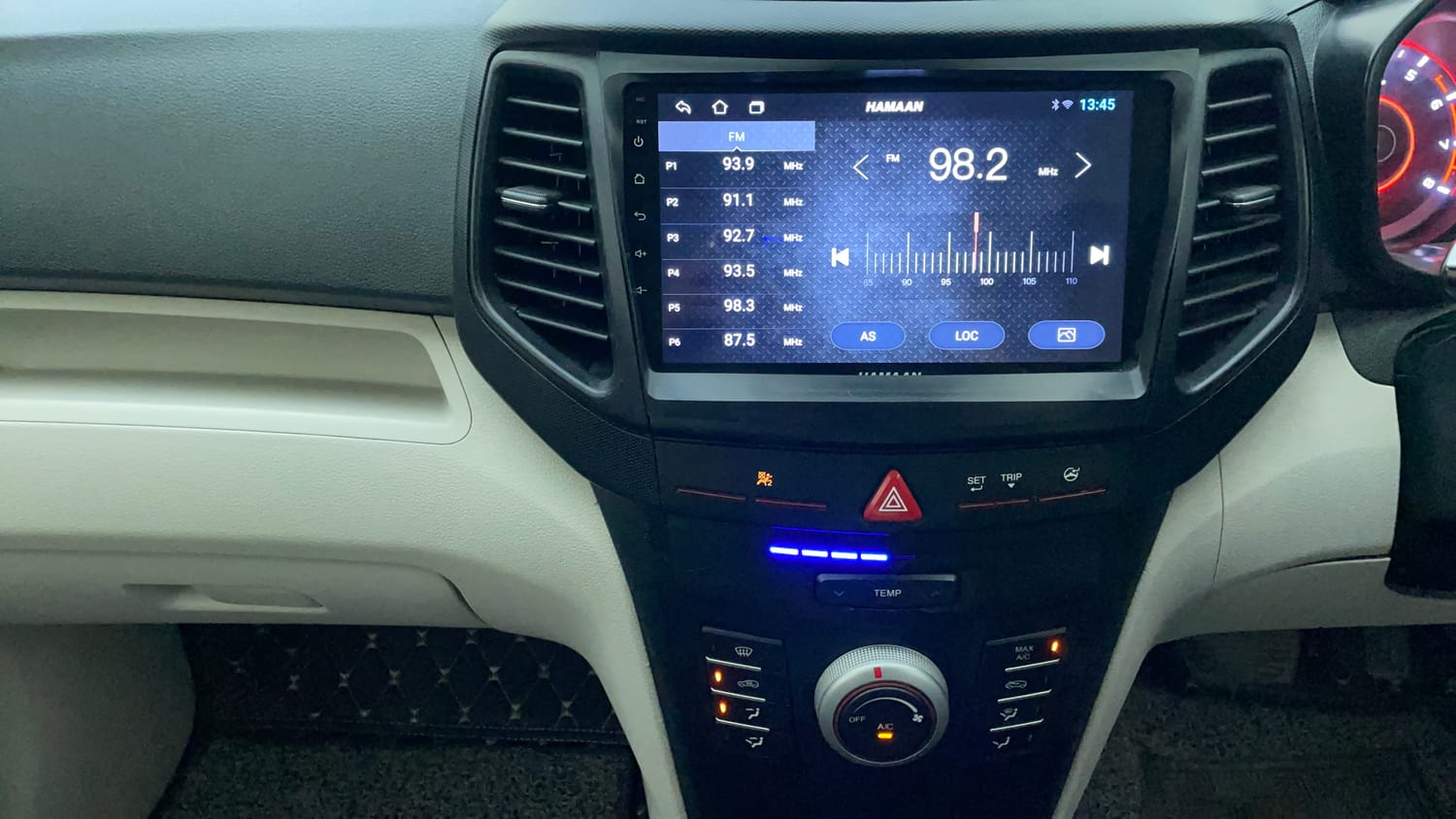 Used 2023 Mahindra XUV 300 W6 1.2 Petrol AMT Petrol Automatic interior MUSIC SYSTEM & AC CONTROL VIEW