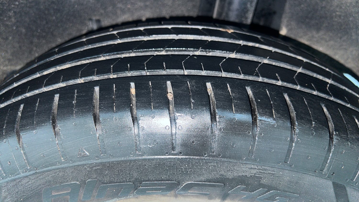 Used 2016 Maruti Suzuki Baleno Delta 1.2 Petrol Manual tyres LEFT REAR TYRE TREAD VIEW
