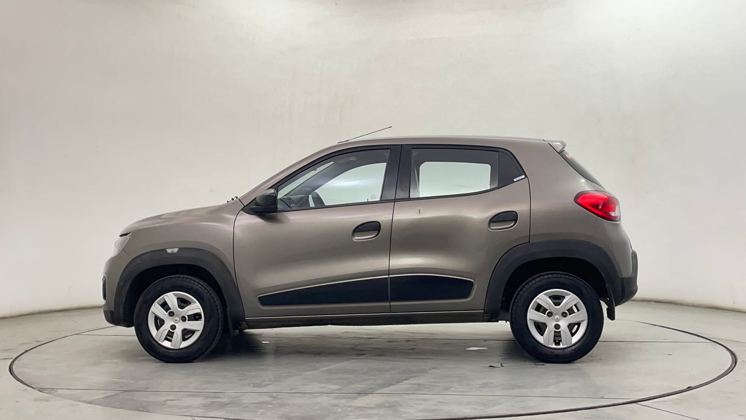 Used 2016 Renault Kwid RXT Petrol Manual exterior LEFT SIDE VIEW