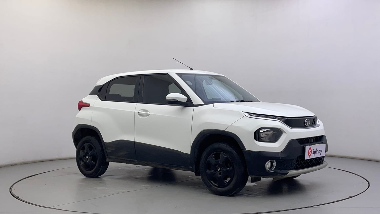 Used 2022 Tata Punch Accomplished MT Petrol Manual exterior RIGHT FRONT CORNER VIEW