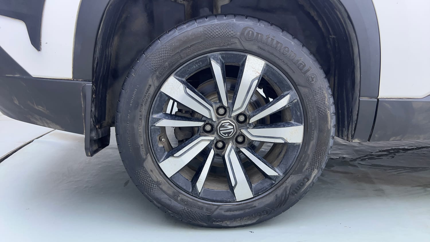 Used 2019 MG Motors Hector Sharp Hybrid 1.5 Petrol Hybrid Manual tyres RIGHT REAR TYRE RIM VIEW
