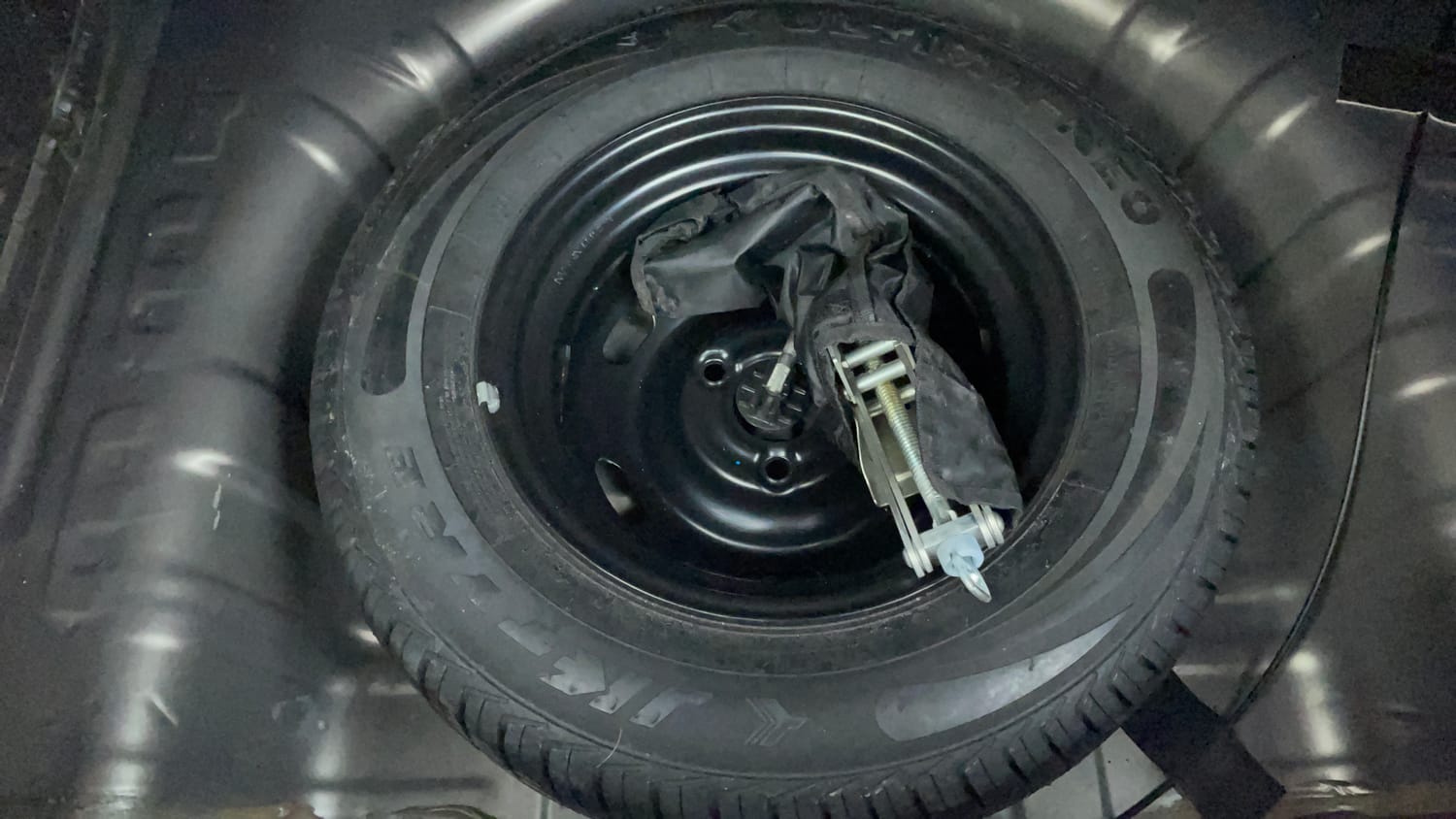 Used 2019 Renault Kwid RXT (O) 1.0 SCE Edition Petrol Manual tyres SPARE TYRE VIEW