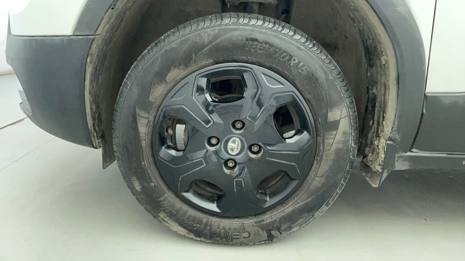 Used 2022 Tata Punch Accomplished MT Petrol Manual tyres LEFT FRONT TYRE RIM VIEW