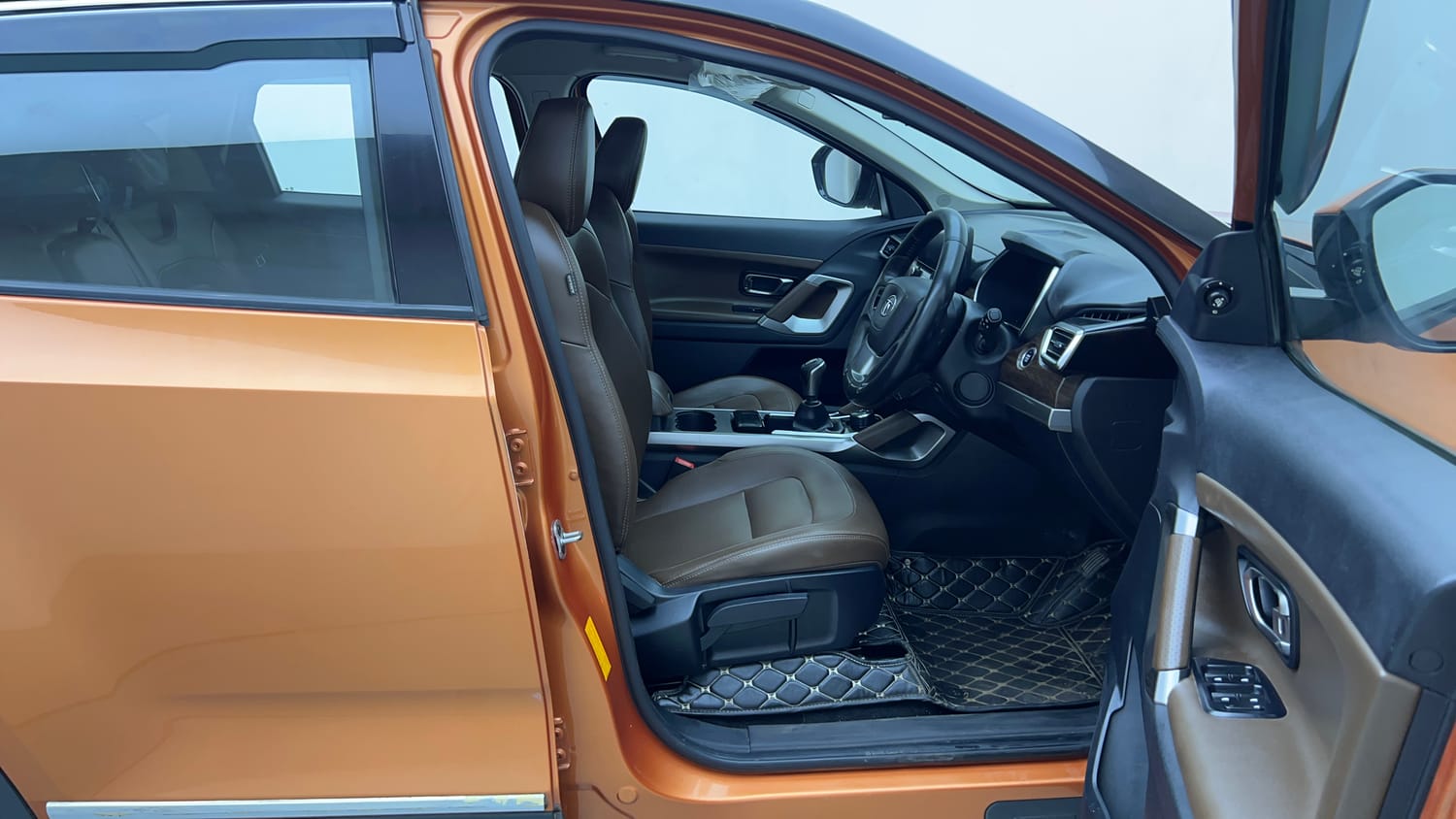 Used 2019 Tata Harrier XZ Diesel Manual interior RIGHT SIDE FRONT DOOR CABIN VIEW